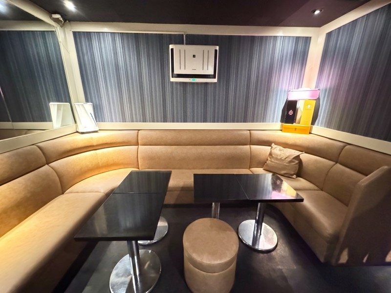 Aman Club 店内 ボックス席