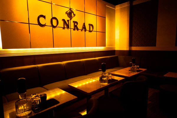 CONRAD 立川店 CONRADロゴのボックス席